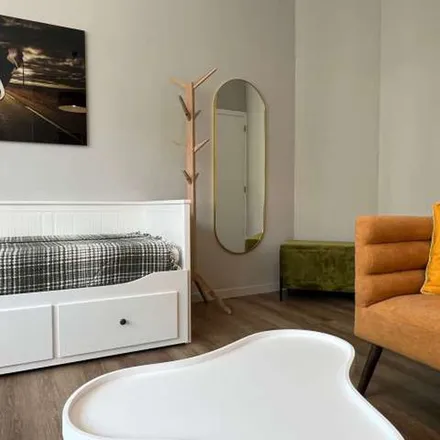 Rent this 2 bed apartment on Avenue Jules de Trooz - Jules de Troozlaan 46 in 1150 Woluwe-Saint-Pierre - Sint-Pieters-Woluwe, Belgium