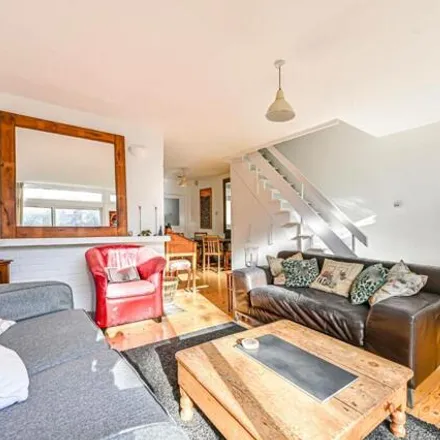 Image 4 - St Mary's Road, Gibbon Road, London, SE15 2AS, United Kingdom - House for sale