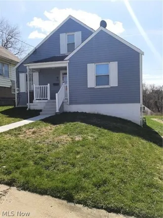 Rent this 3 bed house on 120 Pikeview Road in Vermont Terrace, Weirton