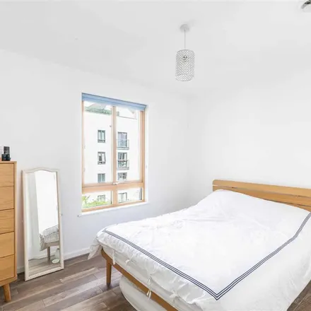 Image 4 - 63 Holford Way, London, SW15 5GB, United Kingdom - Apartment for rent