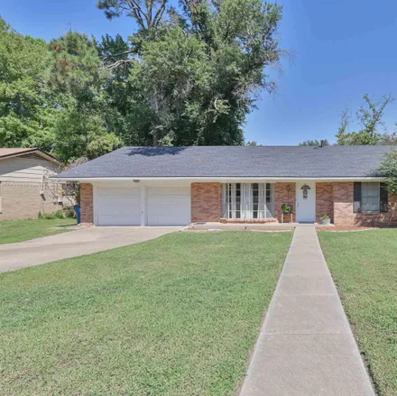 Buy this 3 bed house on 813 East Clinton Avenue in Athens, TX 75751