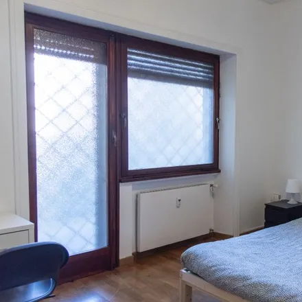 Rent this 4 bed room on Laurentina/Sommozzatori in Via Laurentina, 00143 Rome RM