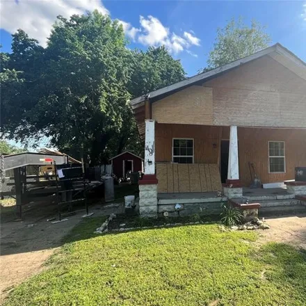 Buy this 2 bed house on 426 West Chestnut Avenue in Ponca City, OK 74601