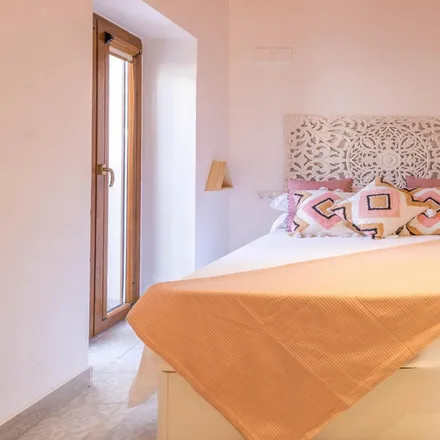 Rent this 2 bed apartment on Calle Gragea in 14002 Córdoba, Spain