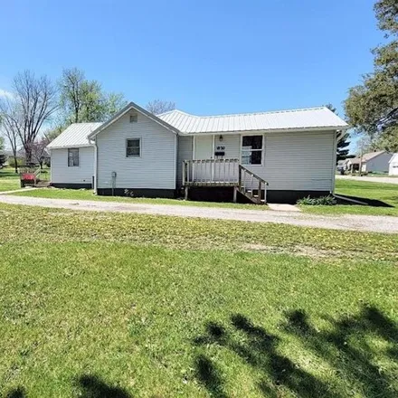 Buy this 2 bed house on 1820 Gladstone Street in Ottumwa, IA 52501