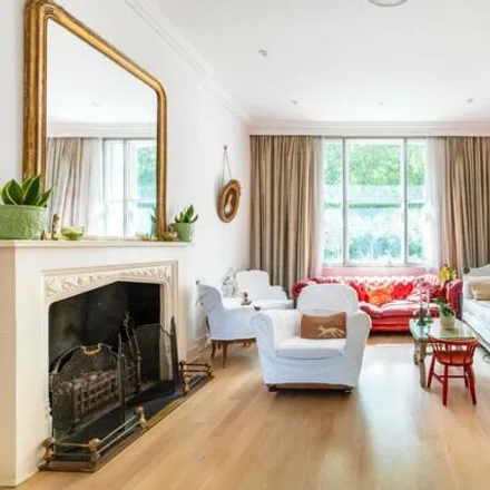 Buy this 3 bed apartment on Royal Crescent Gardens in Royal Crescent, London