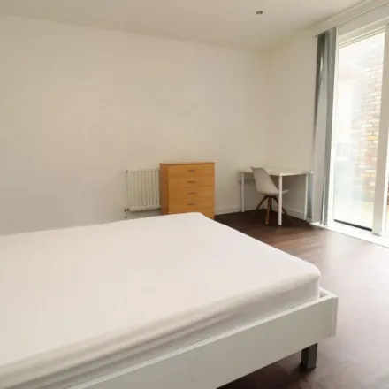 Image 1 - 22 Shackleton Way, London, E16 2JT, United Kingdom - Apartment for rent