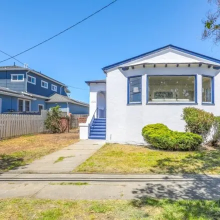 Buy this 6 bed house on 1225 Roosevelt Avenue in Richmond, CA 94875