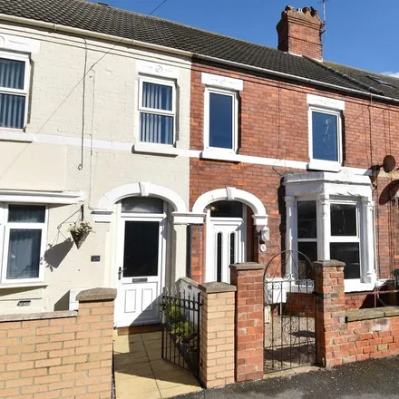 Rent this 3 bed townhouse on Queens Road in Sutton-on-Sea, LN12 2HS