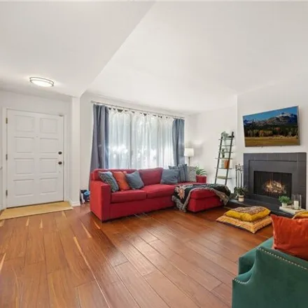 Image 3 - 6413 Dix Street, Los Angeles, CA 90068, USA - Townhouse for sale