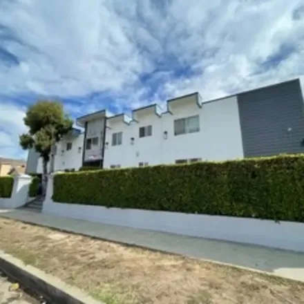 Rent this 2 bed apartment on 11th Avenue in Los Angeles, CA 90043