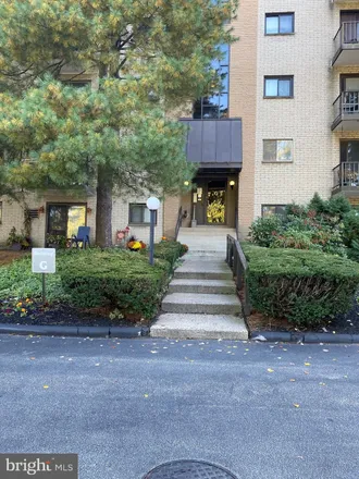 Image 7 - 402 Glendale Road, West Gate Hills, Haverford Township, PA 19083, USA - Condo for sale