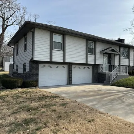 Buy this 3 bed house on 646 South Placida Avenue in Marshall, MO 65340
