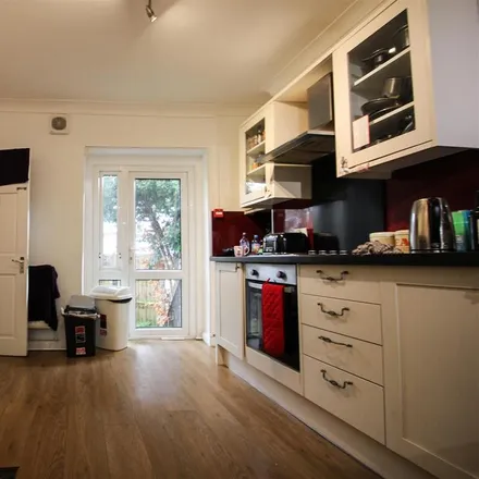 Image 2 - Roundhill Crescent, Brighton, BN2 3GP, United Kingdom - House for rent