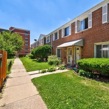 Buy this 3 bed house on 1833 W Norwood St Unit B in Chicago, Illinois
