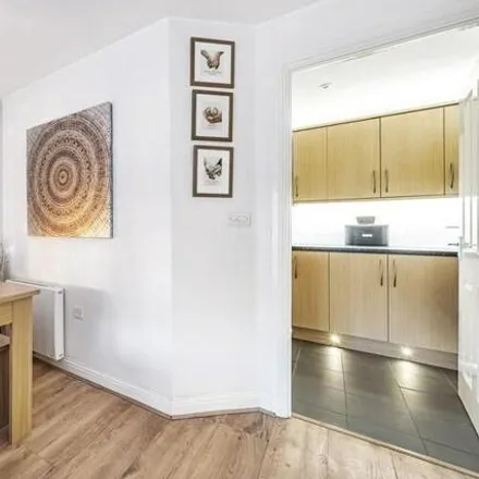 Image 3 - Eaton Avenue, Slough, SL1 6EZ, United Kingdom - Apartment for sale