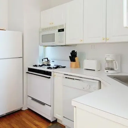 Image 3 - 409 East 82nd Street, New York, NY 10028, USA - Apartment for rent