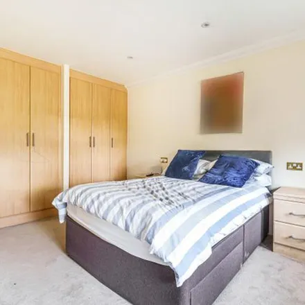 Image 8 - Durham Drive, Deepcut, GU16 6GG, United Kingdom - Apartment for rent