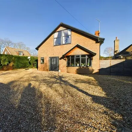 Buy this 4 bed house on Barkham Ride in Finchampstead, RG40 4HA