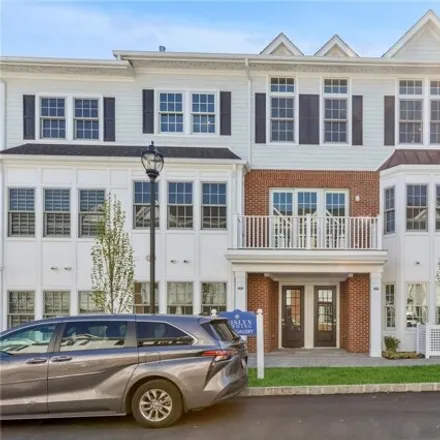 Rent this 3 bed townhouse on 302 Grist Mill Circle in Village of Roslyn, North Hempstead