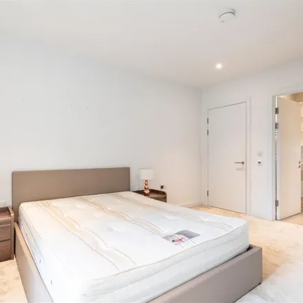 Image 2 - South Garden Point, Sayer Street, London, SE17 1FE, United Kingdom - Apartment for rent