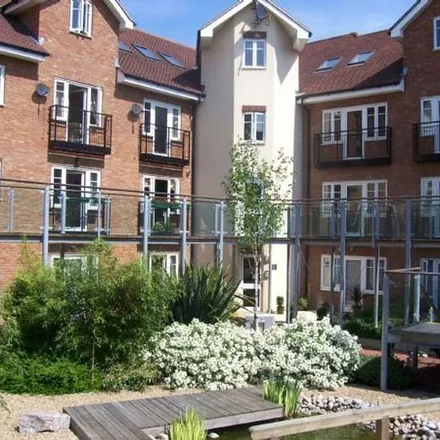 Image 1 - Lumley Road, Horley, RH6 7JL, United Kingdom - Apartment for rent