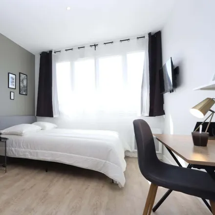 Rent this 2 bed room on 7 Boulevard du Colombier in 35000 Rennes, France
