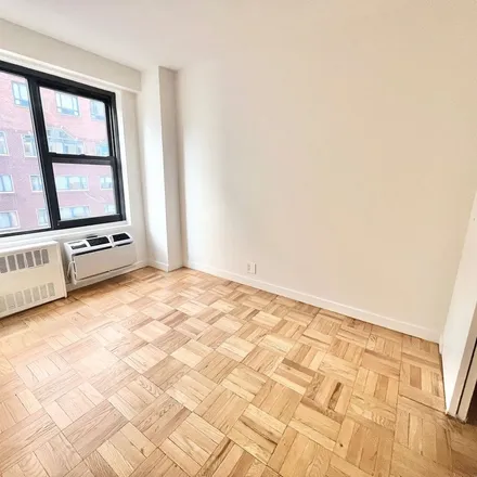 Rent this 1 bed apartment on USQ Wines in East 13th Street, New York