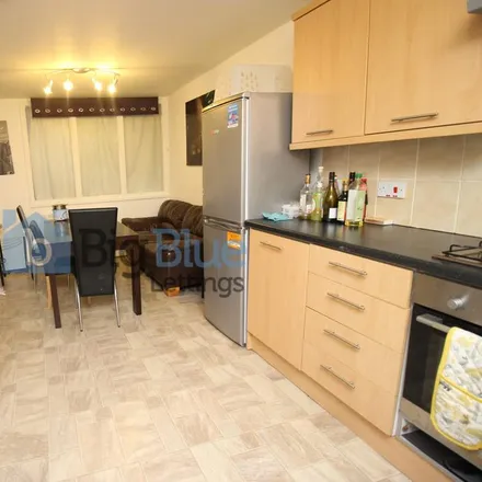 Image 5 - 9, 11, 15, 17, 19 Kendal Close, Leeds, LS3 1NT, United Kingdom - Townhouse for rent