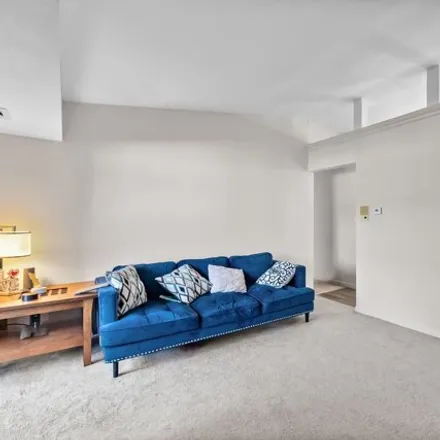 Image 4 - 4553-4559 West 56th Street, Chicago, IL 60629, USA - Condo for rent