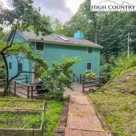 Buy this 2 bed loft on 401 Adams Apple Drive in Avery County, NC 28604