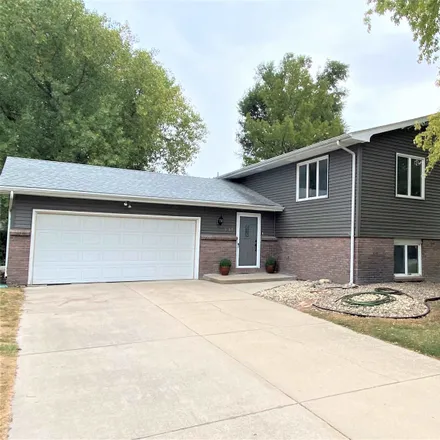 Buy this 4 bed house on 3157 21st Avenue in Columbus, NE 68601