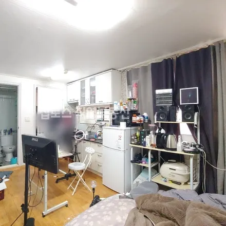 Rent this studio apartment on 서울특별시 강남구 논현동 20-5