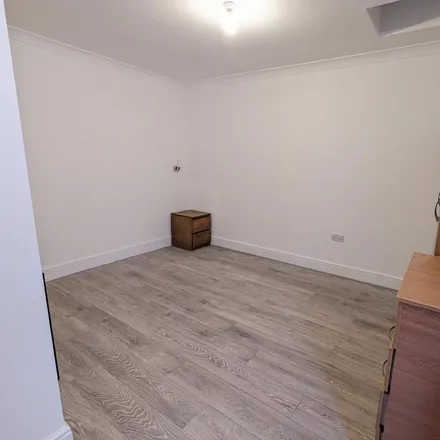 Rent this 4 bed room on Blackbird Hill in London, NW9 8RS