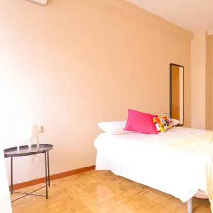 Rent this 7 bed room on Cuadros Aguado in Calle de los Mártires de la Ventilla, 211