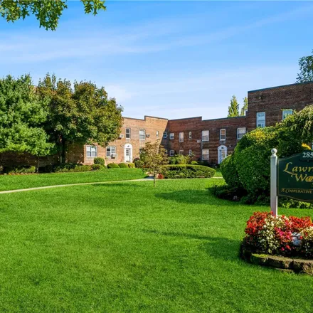 Buy this 1 bed condo on Lawrence Woods South in 285 Central Avenue, Village of Lawrence