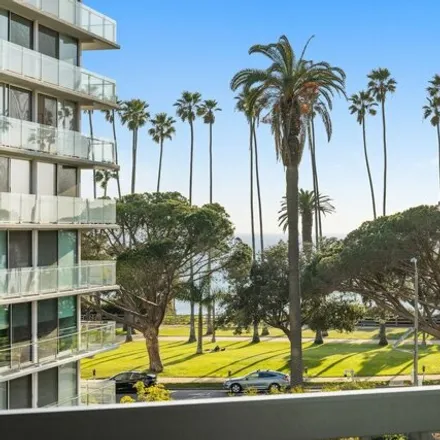 Rent this 3 bed condo on 1st Court in Santa Monica, CA 90401