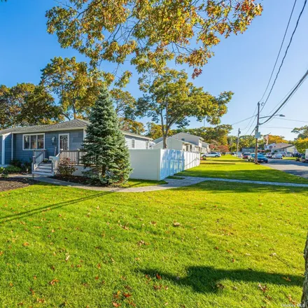 Buy this 3 bed house on 1033 Broadway in Islip, Islip