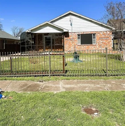 Buy this 3 bed house on 2723 Engle Avenue in Dallas, TX 75233