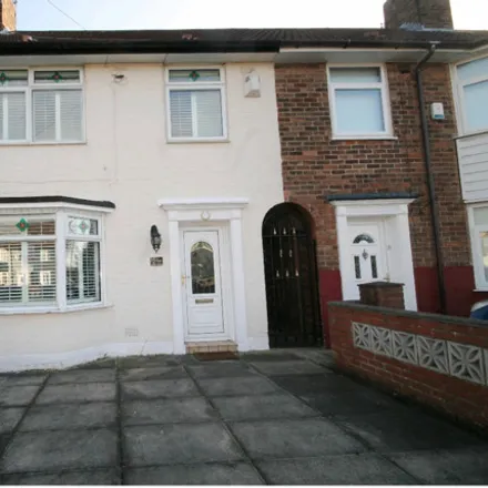 Rent this 3 bed townhouse on Lordens Road in Knowsley, L14 8AJ