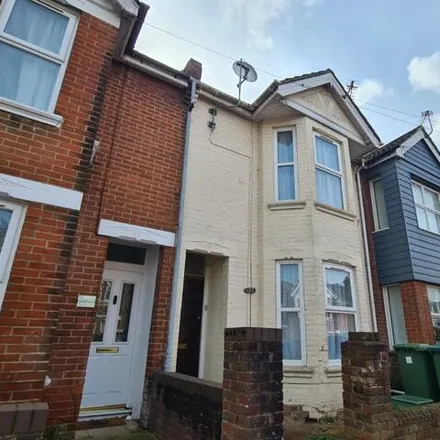Rent this 3 bed townhouse on 60 Malmesbury Road in Southampton, SO15 5FR
