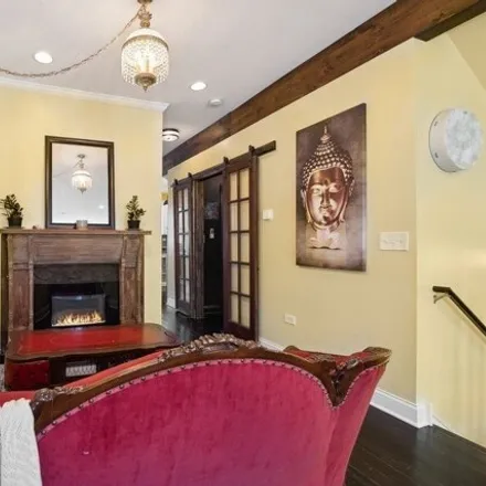 Image 4 - 3542 West Beach Avenue, Chicago, IL 60651, USA - House for sale