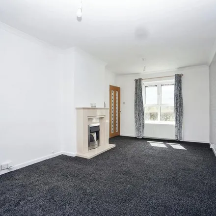 Rent this 3 bed townhouse on Lowedges Crescent in Sheffield, S8 7LJ