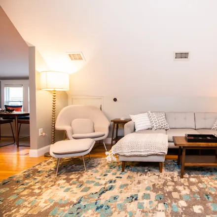 Image 2 - 247 Savin Hill Avenue, Boston, MA 02125, USA - Apartment for rent