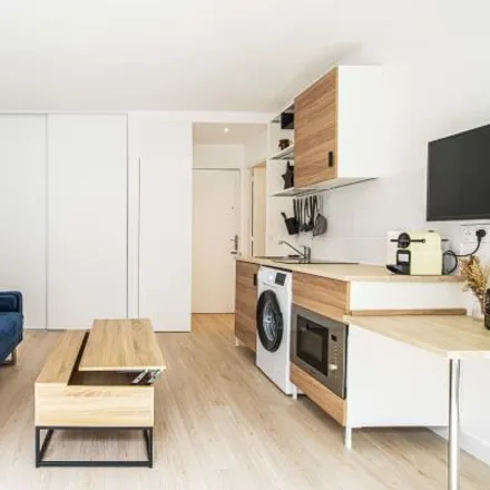 Image 2 - 13 Boulevard Gouvion-Saint-Cyr, 75017 Paris, France - Apartment for rent