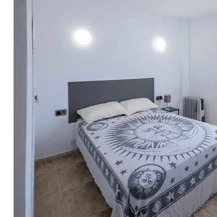 Rent this 3 bed room on Col·legi d'Educació Infantil i Primària Les Sitges in Calle Camp de Cigronet, 46100 Burjassot