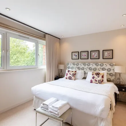 Image 2 - 88-99 Woodsford Square, London, W14 8DT, United Kingdom - Apartment for rent