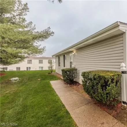 Image 1 - Chestnut, Wadsworth, OH 44281, USA - Condo for sale