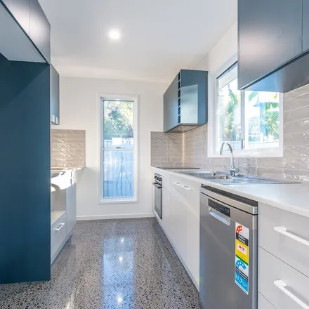 Image 3 - 39 Ettie Street, Redcliffe QLD 4020, Australia - Apartment for rent