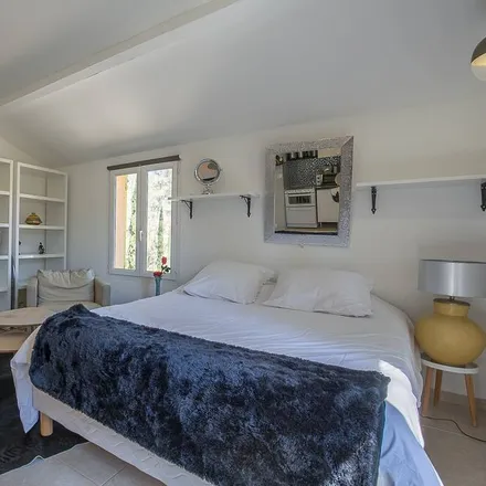 Rent this studio house on 83330 Le Beausset